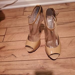 9.5 Steve Madden heels 👠